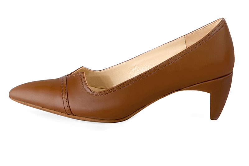 Caramel brown women's dress pumps,with a square neckline. Tapered toe. Medium comma heels. Profile view - Florence KOOIJMAN